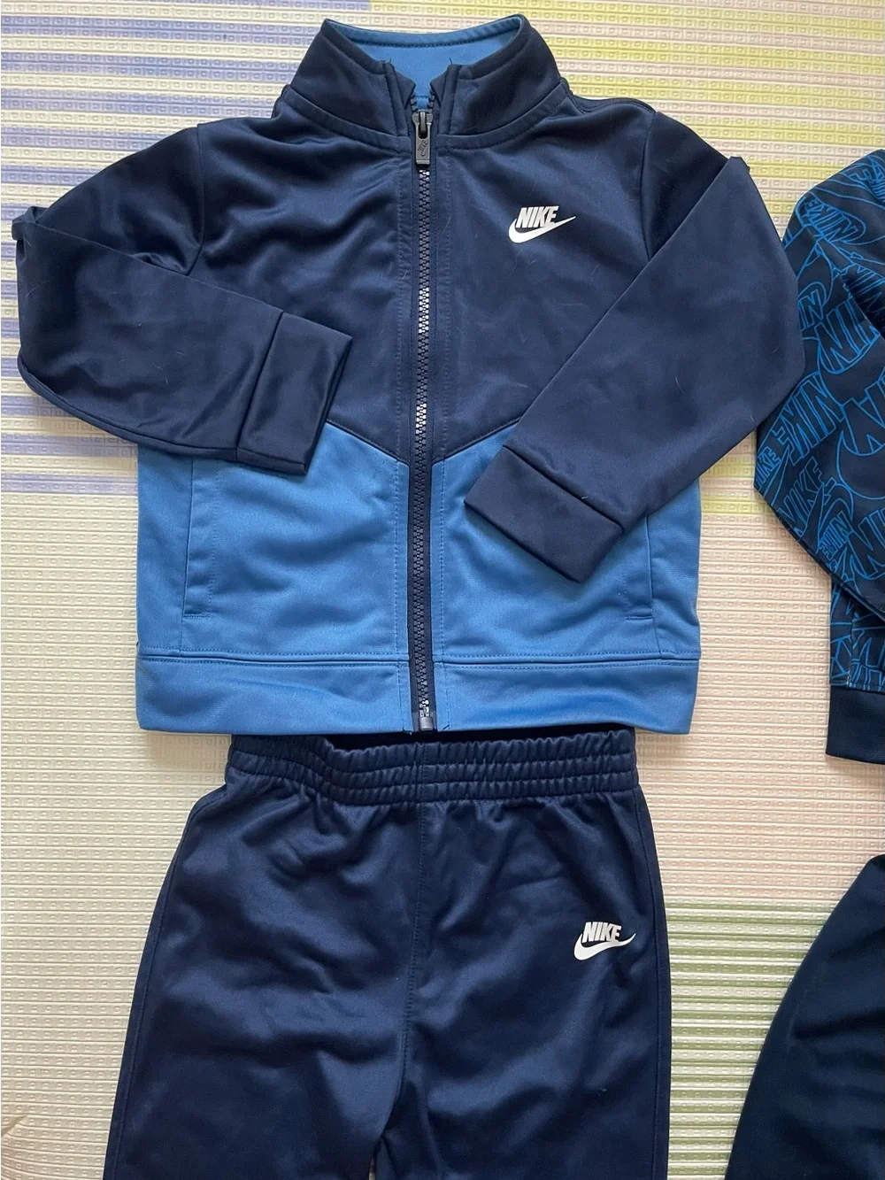Nike Kids 2-Piece Track Sets (Size 2T) - Picture 3 of 4